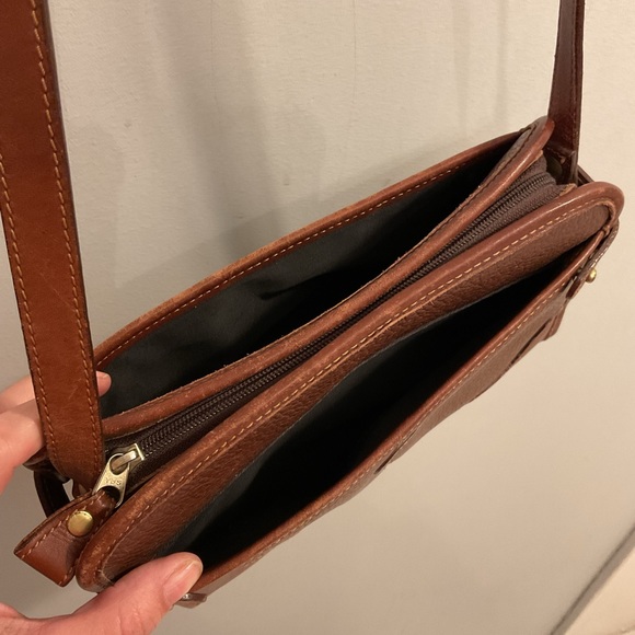 Liz Claiborne leather crossbody - Picture 7 of 8